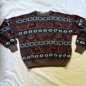 Unisex vintage Multicolor Patterned Sweater. It’s large but  / more like M